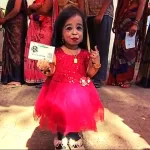 21 राज्यों की 102 सीटों पर वोटिंग शुरू, दुनिया की सबसे छोटी लड़की ने भी दिया अपना मतदान
