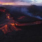 Indonesia Volcano Eruptions : विस्फोट के कारण हजारों लोगों का पलायन, एयरलाइंस ने रद्द की उड़ानें